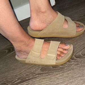 REEF Women Ojai Two Bar Neutral Suede Slide Sandals size 8 (euro 38.5)